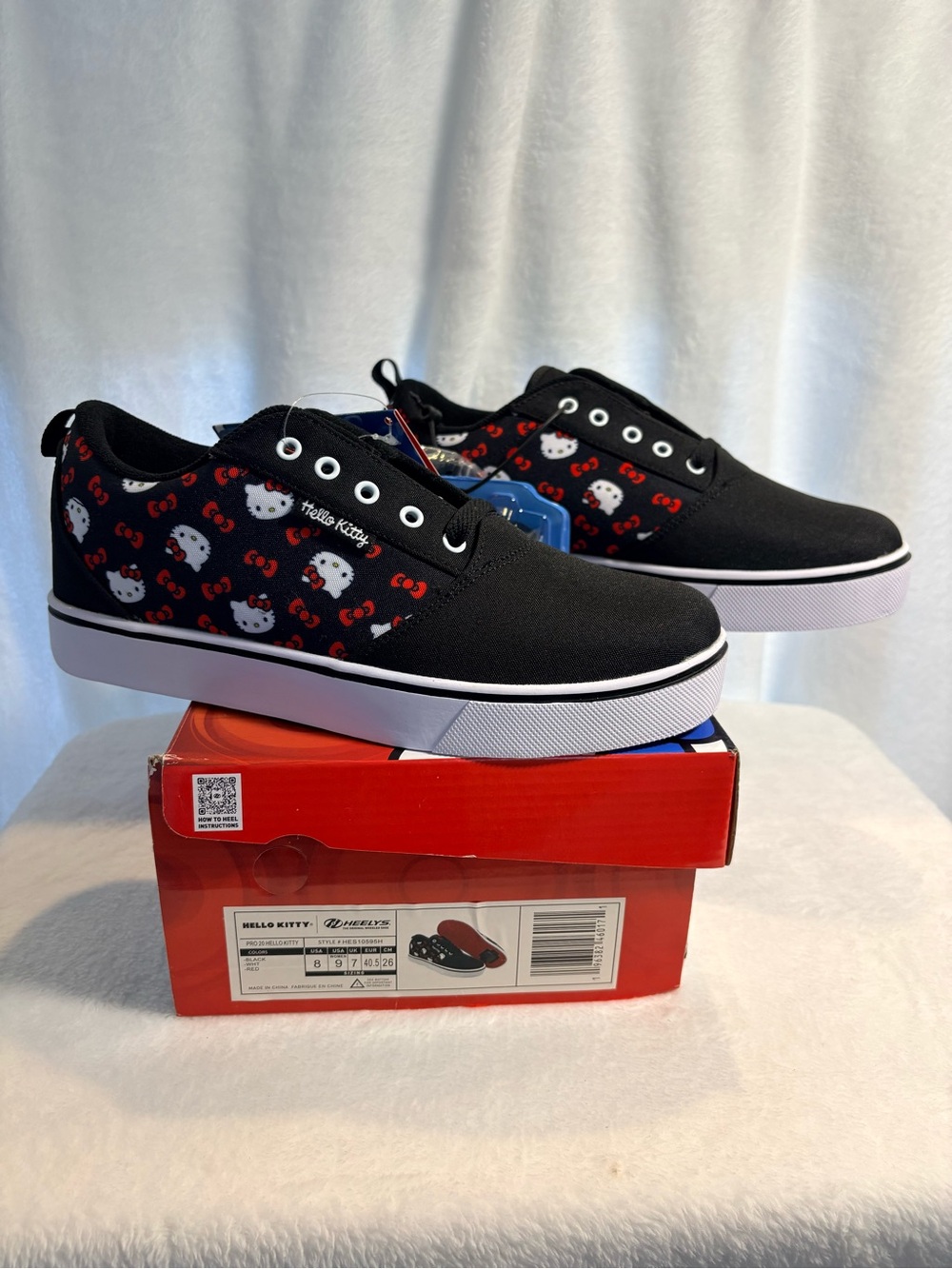 *NIB* Heelys® Pro 20 Hello Kitty Classic Women’s Sneakers (Size: 8)